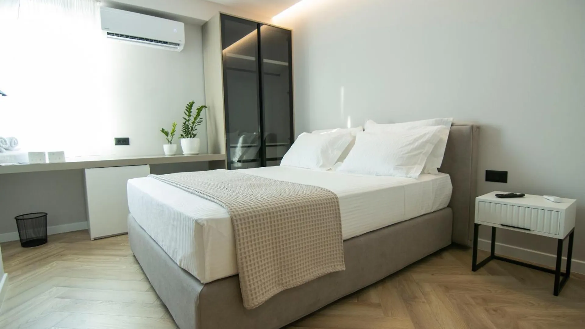 Mina Luxury Rooms Tirana 0*,