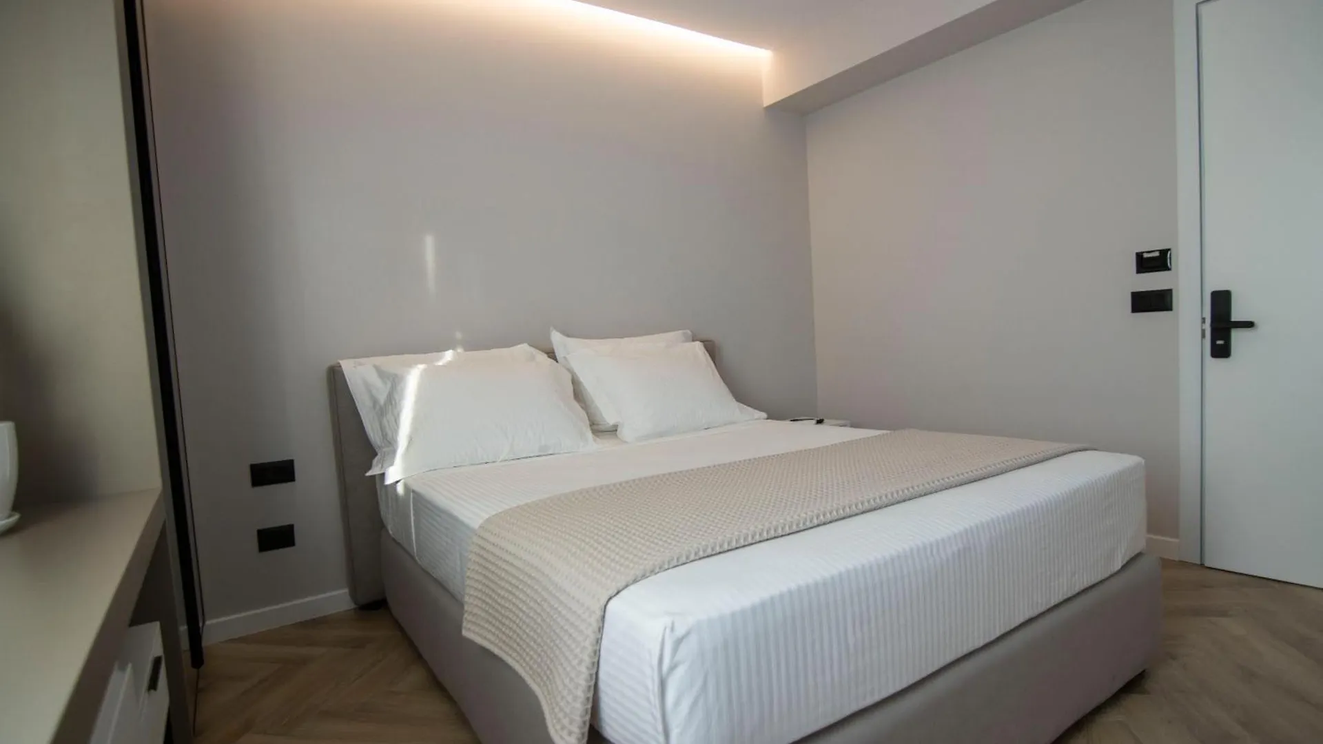 Mina Luxury Rooms ティラナ 0*,  アルバニア