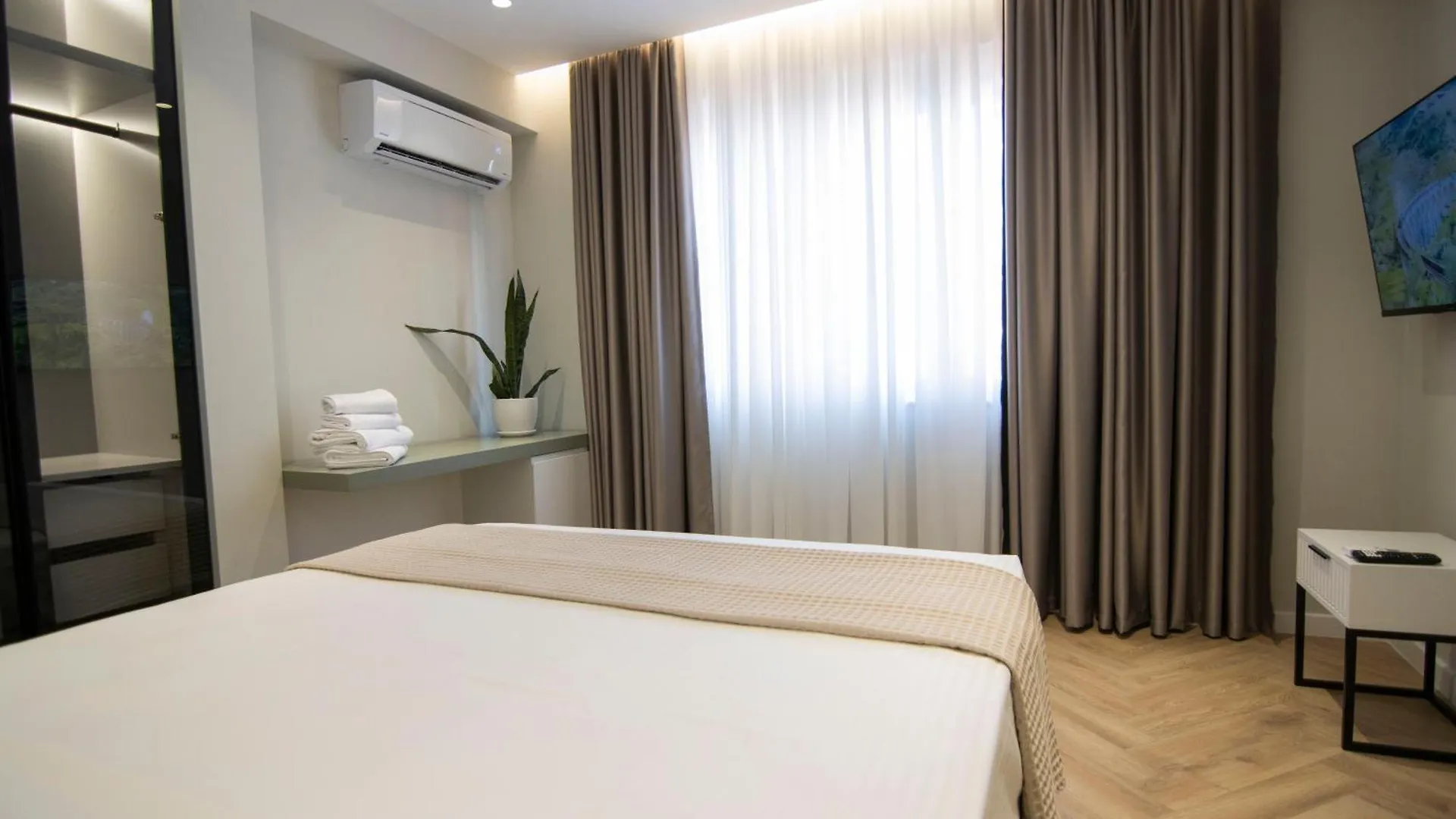 Mina Luxury Rooms ティラナ