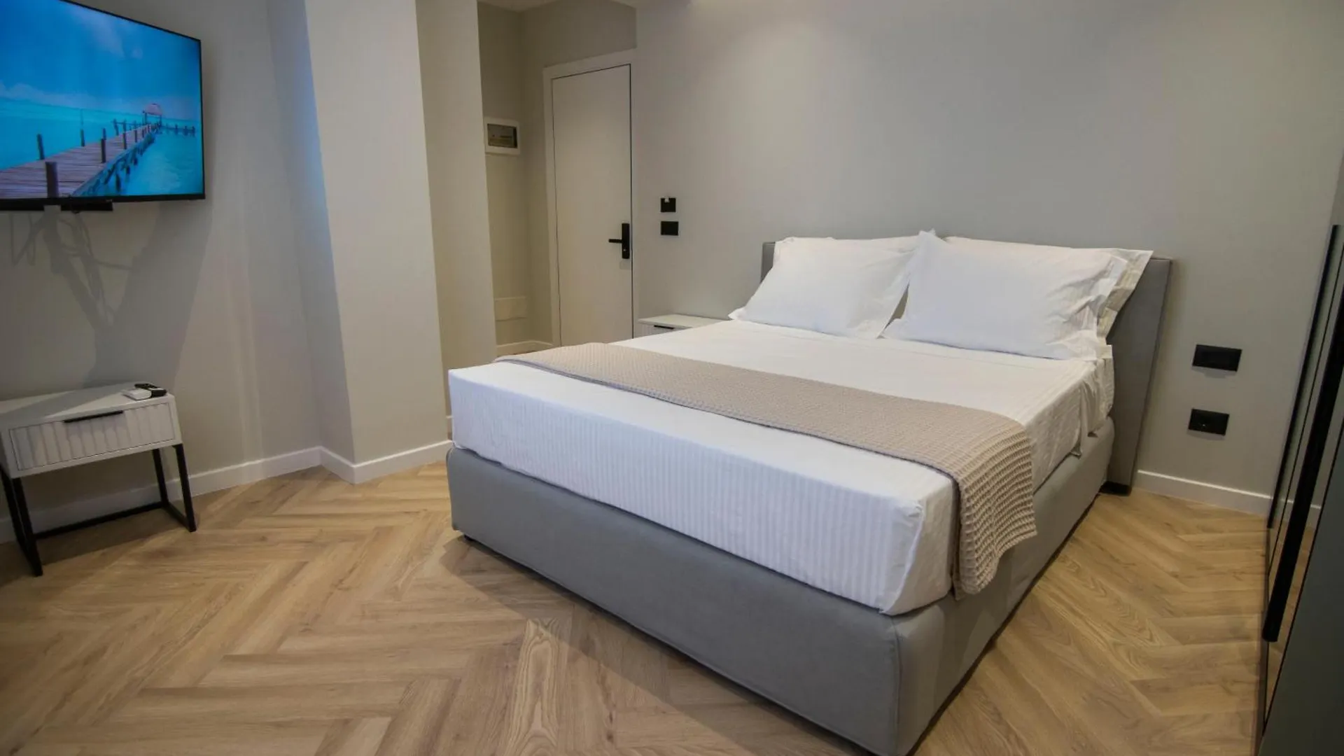 アパート Mina Luxury Rooms ティラナ