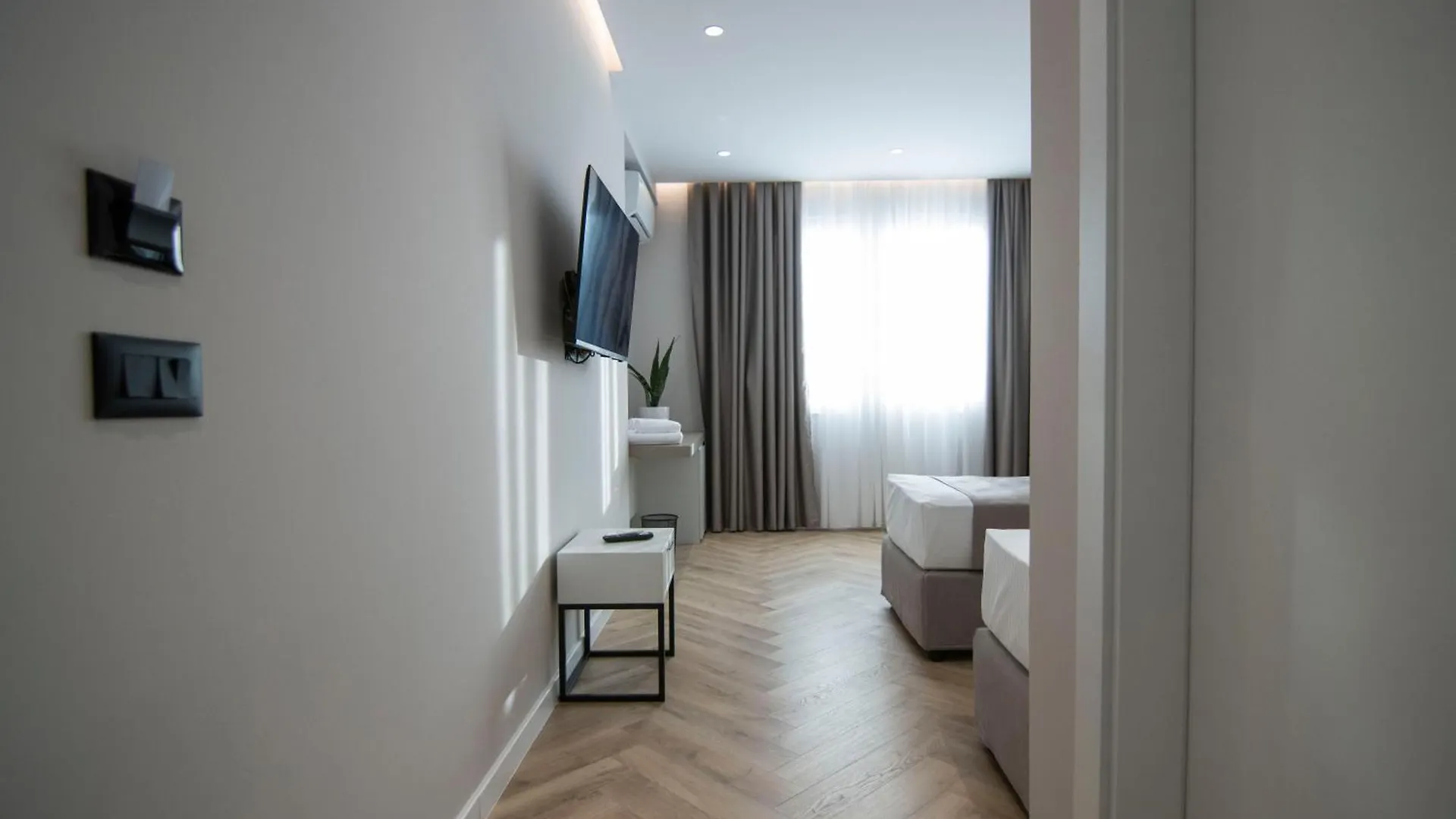 Mina Luxury Rooms ティラナ