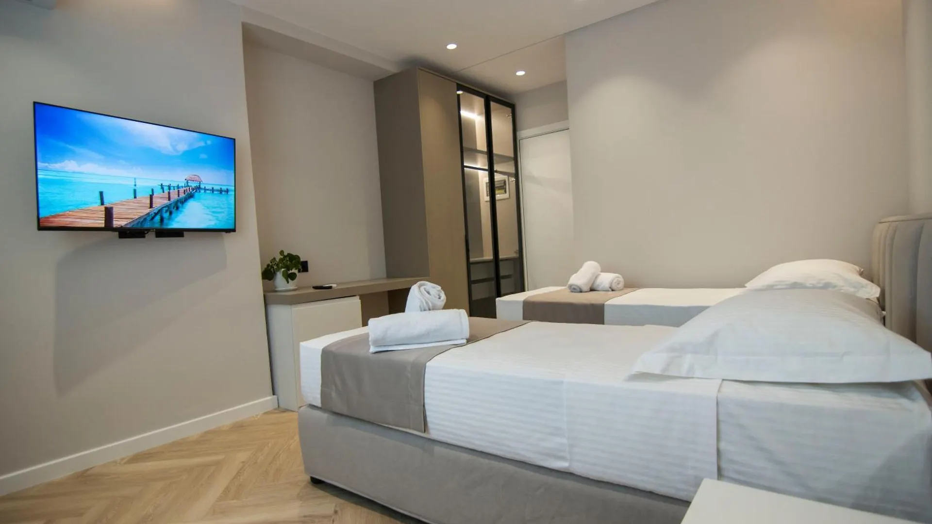 Mina Luxury Rooms ティラナ 0*,