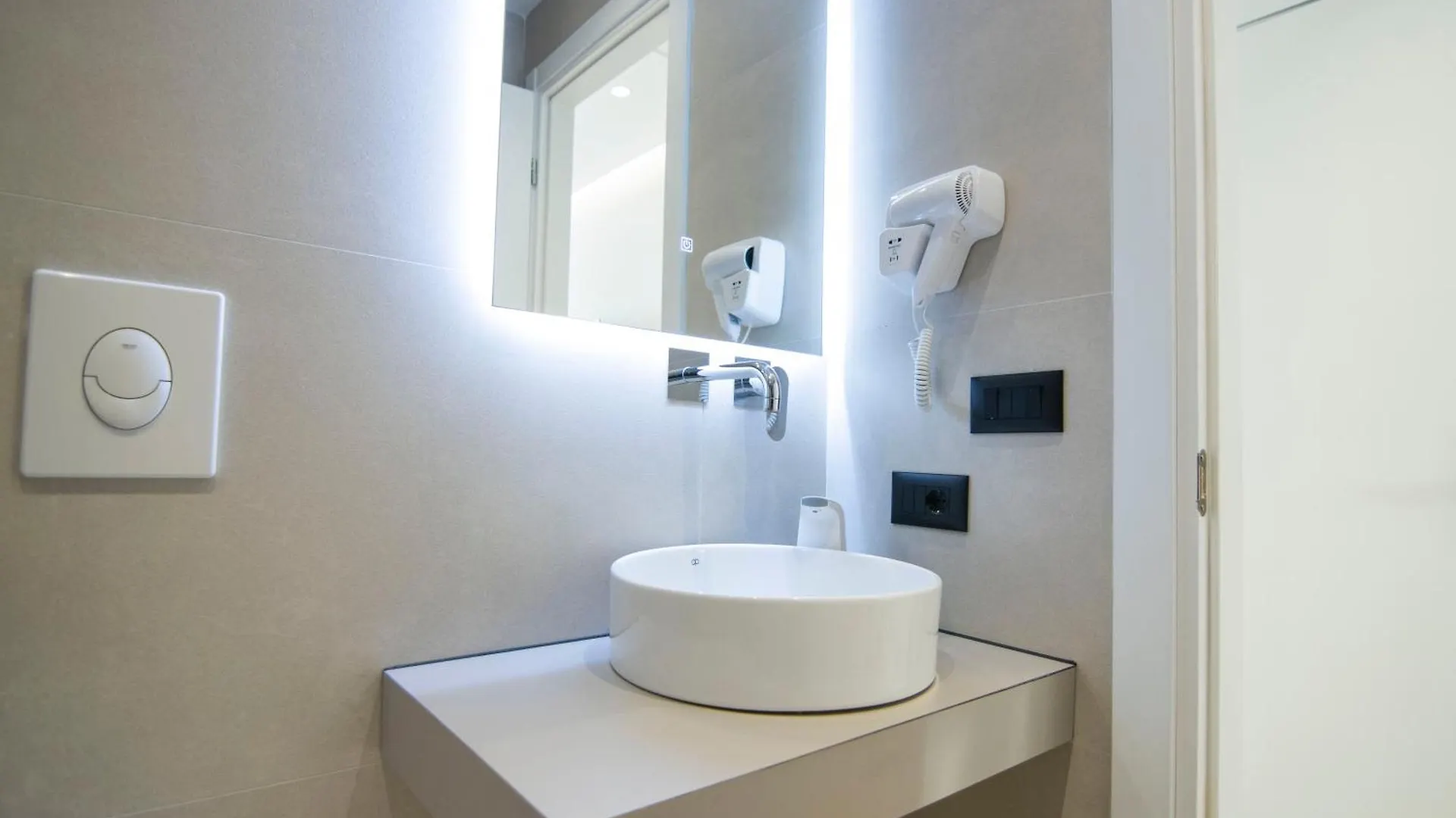 アパート Mina Luxury Rooms ティラナ アルバニア
