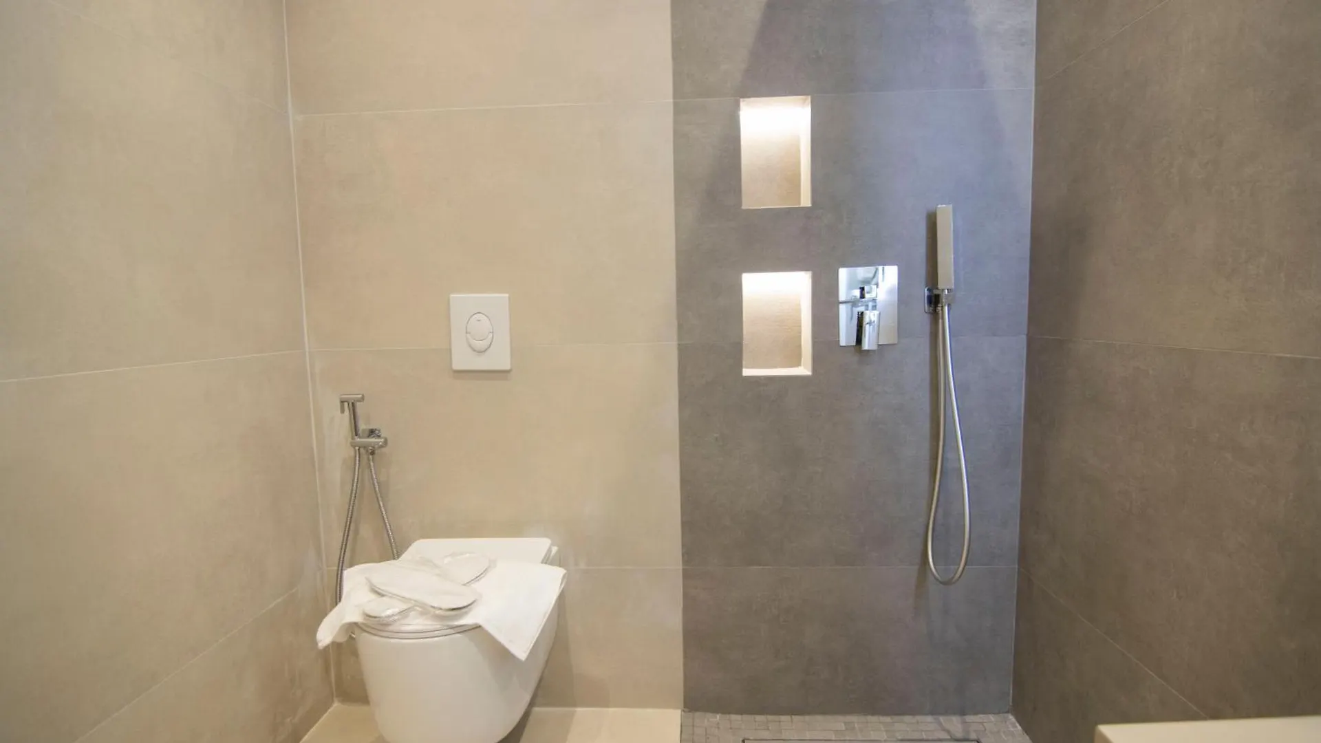 Mina Luxury Rooms ティラナ