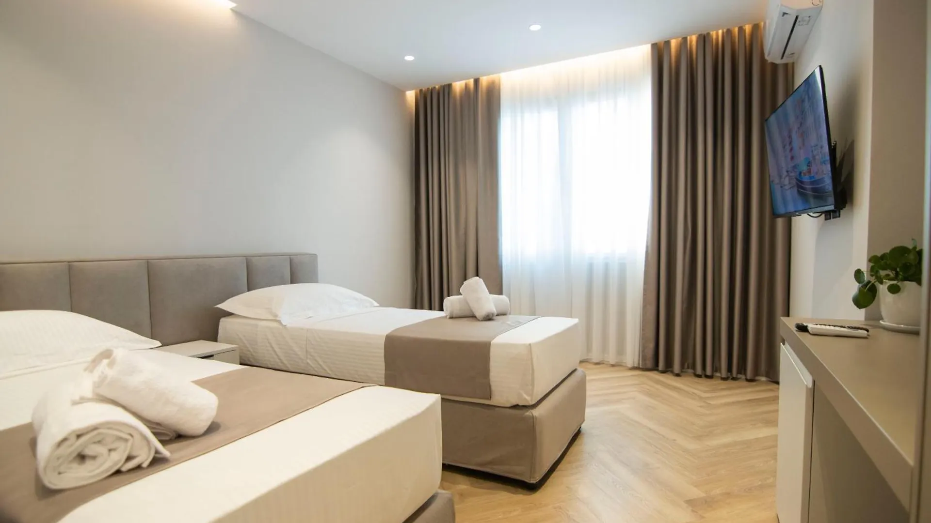 アパート Mina Luxury Rooms ティラナ