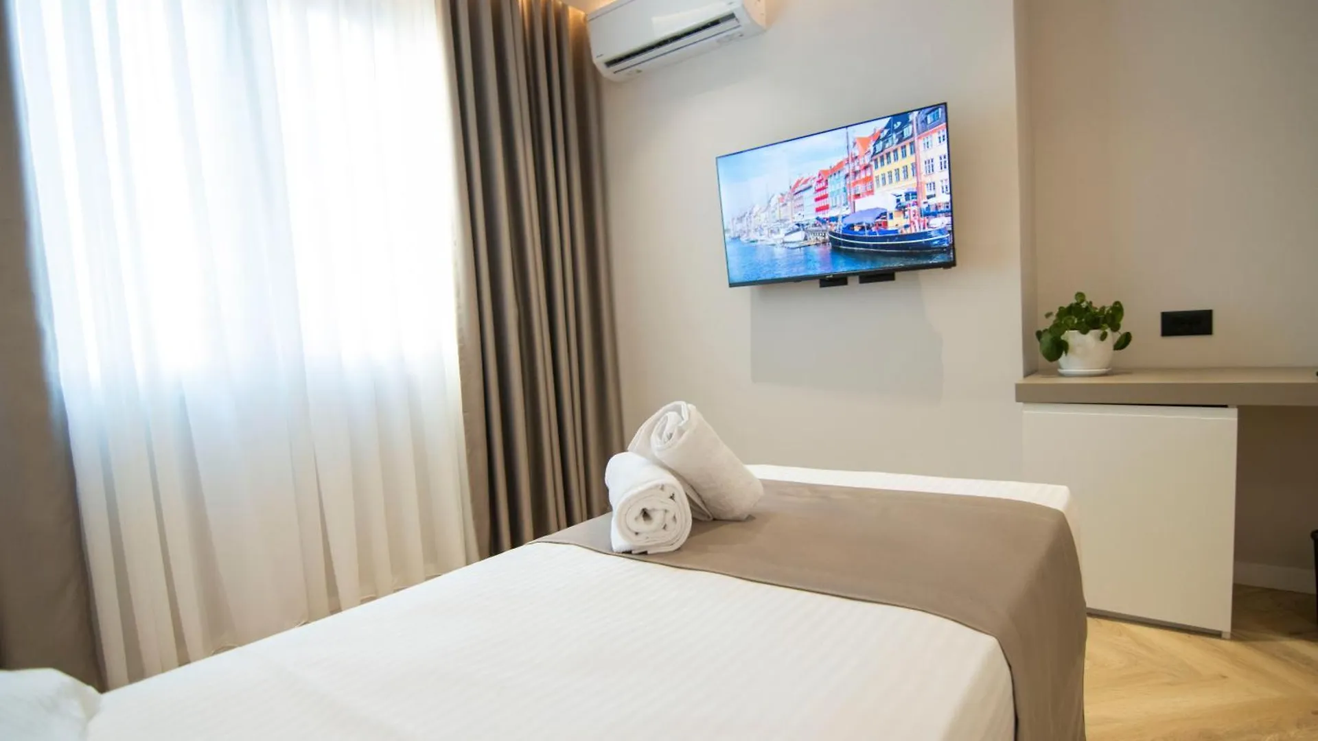 Mina Luxury Rooms ティラナ アルバニア